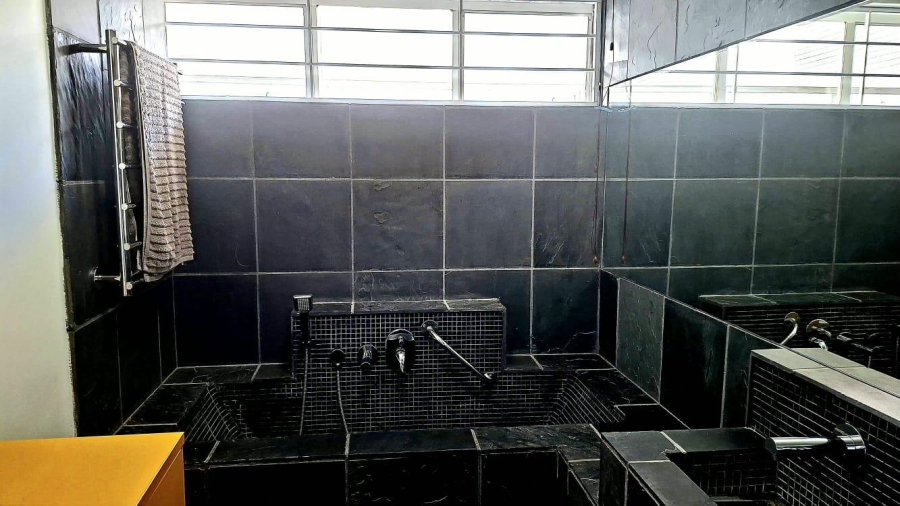 To Let 1 Bedroom Property for Rent in Sea Point Western Cape